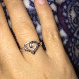 Sterling silver size 7 black and silver heart ring